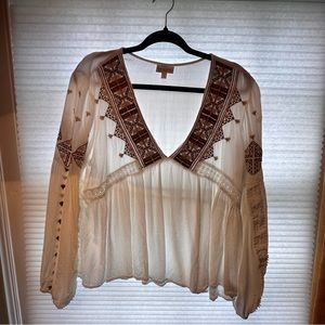 White SHYANNE Flowy Blouse with Beautiful Embroidery 70’s Vibes